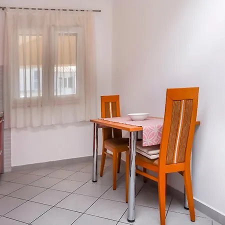 Apartment Frane Primosten