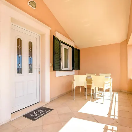 Apartment Frane *
