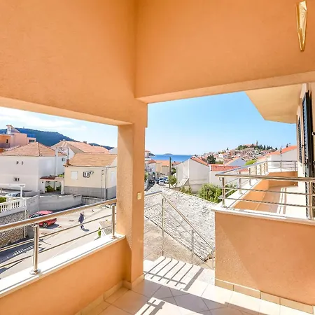 Frane Apartment *