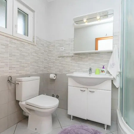 Frane Apartment Primosten