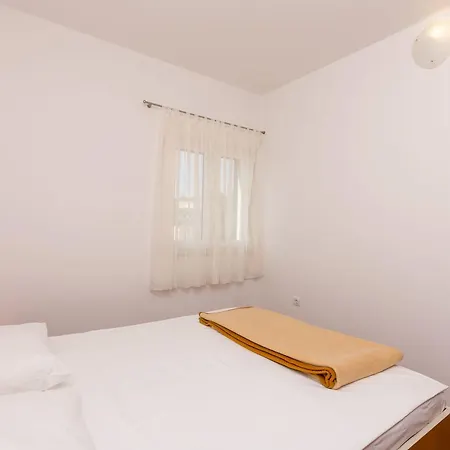 Apartment Frane