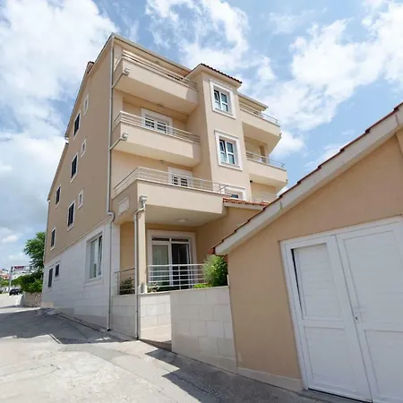 Apartment Frane *